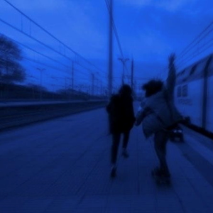 带土抓住玖辛奈的头发
