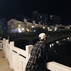 带土抓住玖辛奈的头发
